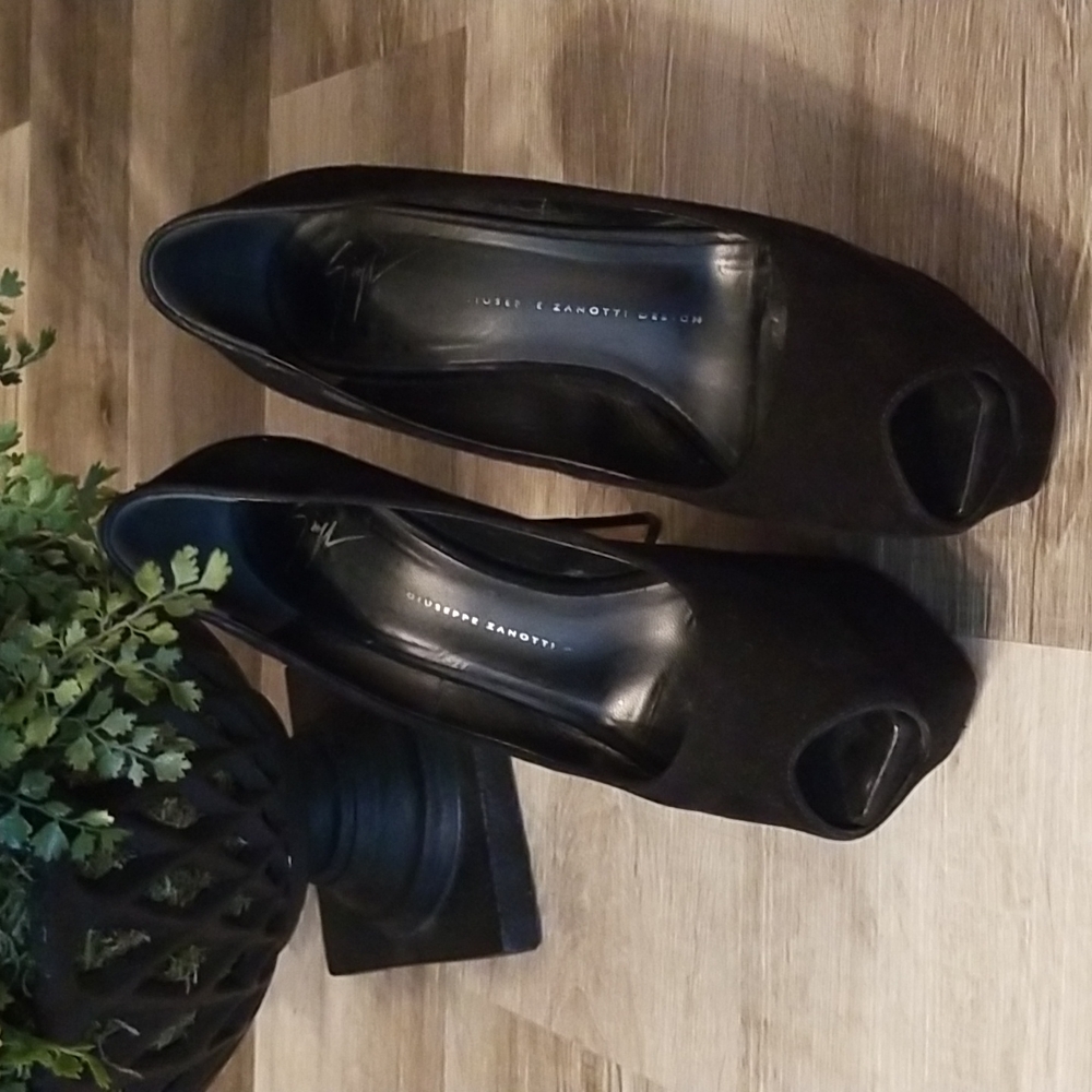 GIUSEPPE ZANOTTI BLACK SUEDE PEEP-TOE PLATFORM PUMPS - Size 8 - Picture 3 of 5